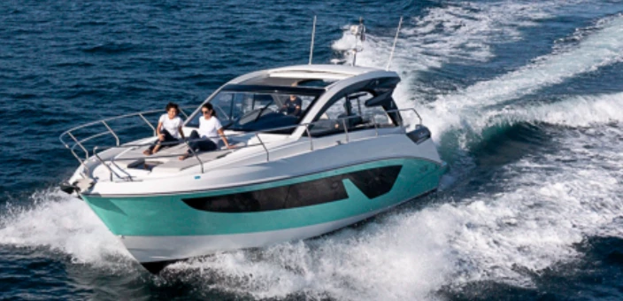 Hire Motorboat Bénéteau with a boat licence