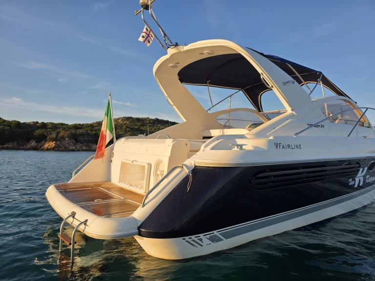 Hire Motorboat Fairline with a boat licence