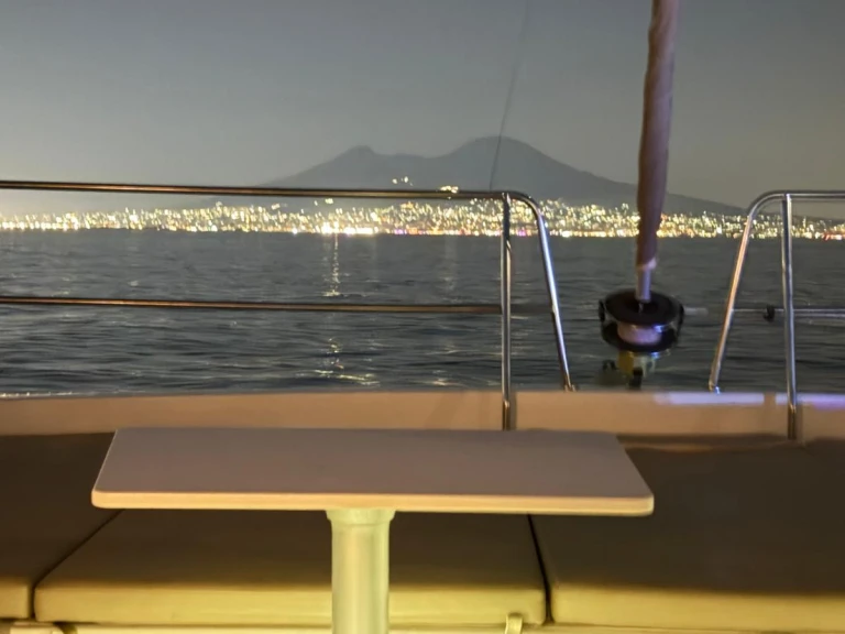 Charter a Bali Bali 4.3 in Rada di Napoli on Samboat