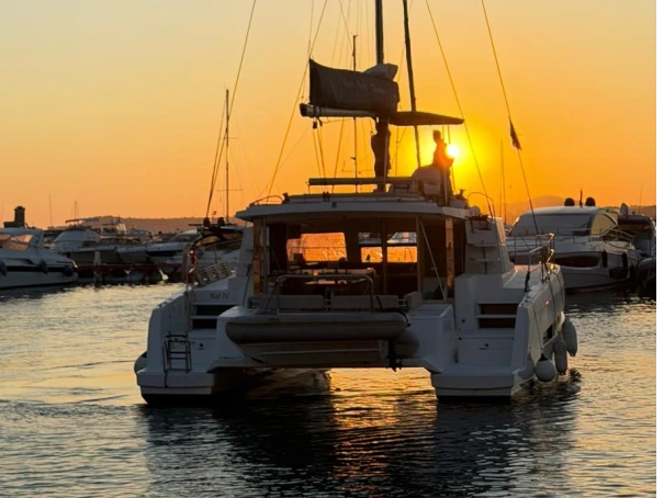 Catamaran to hire Rada di Napoli at the best price
