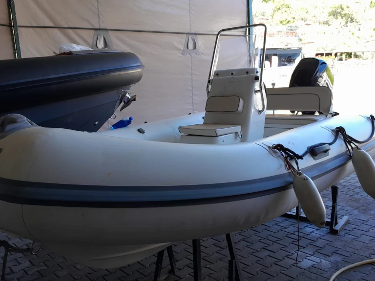 Motorboat to hire Göcek at the best price