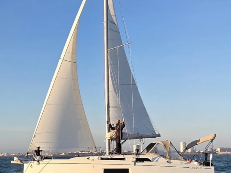 Yacht hire Les Sables-d'Olonne cheap Oceanis 30.1