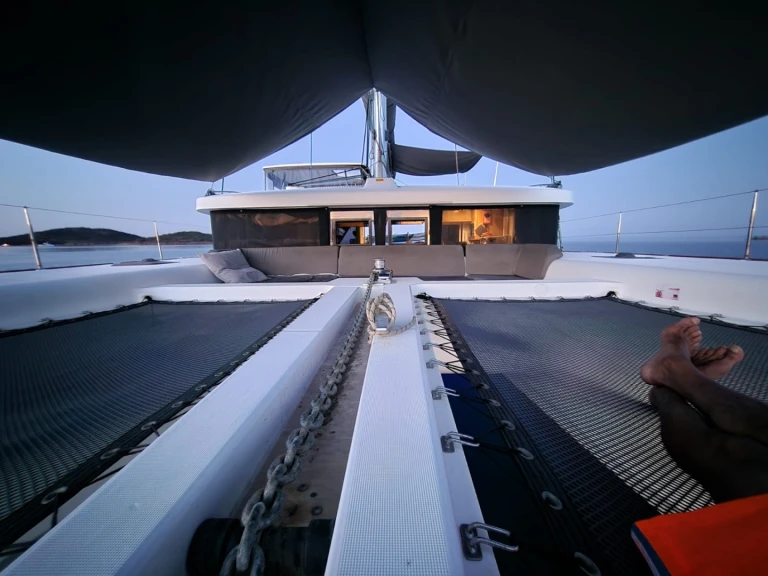 Catamaran hire in Ajaccio - Lagoon Lagoon 450 Sport Top