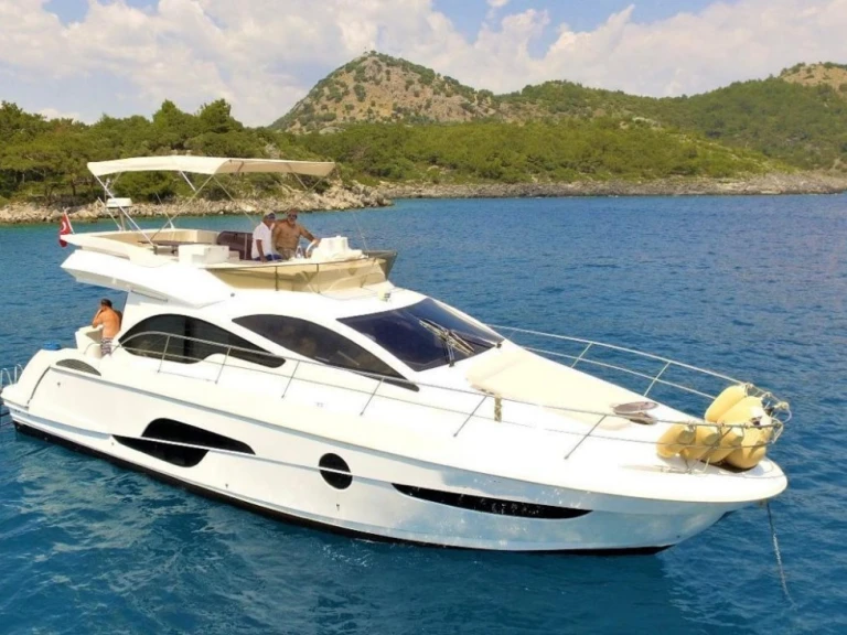 Motorboat to hire Göcek at the best price