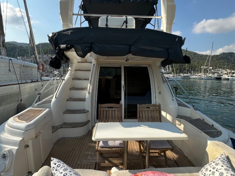 Motorboat to hire Göcek at the best price