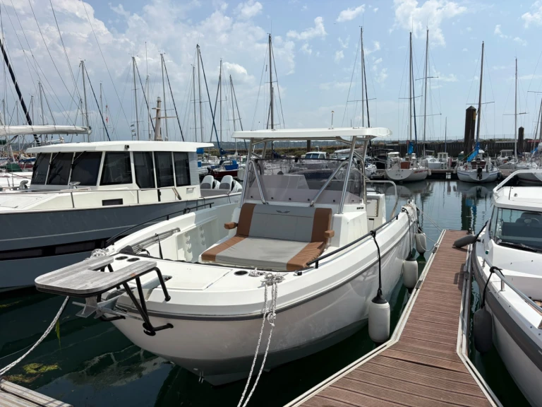 Motorboat to hire Brest at the best price