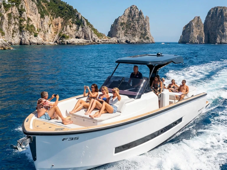 Motorboat hire in Sorrento - Gozzo Libeccio 32WA