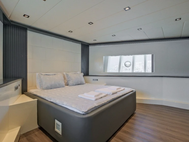 Motorboat to hire Göcek at the best price