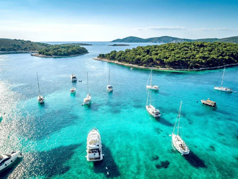 Motorboat hire in Split - Jeanneau Cap Camarat 7.5 CC Style