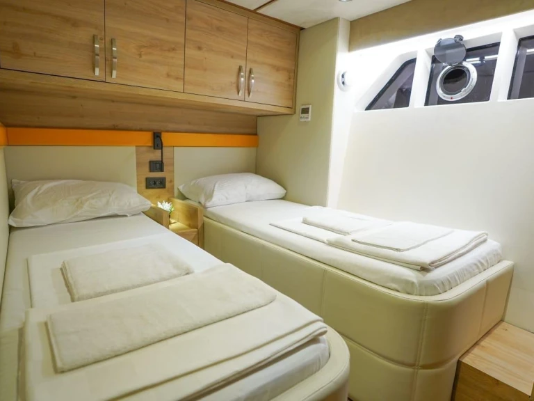 Motorboat to hire Göcek at the best price