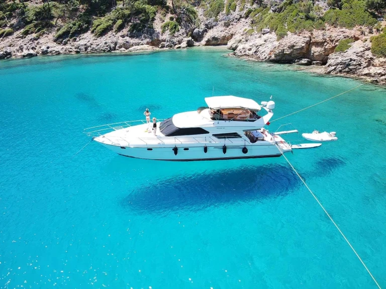 Motorboat to hire Göcek at the best price