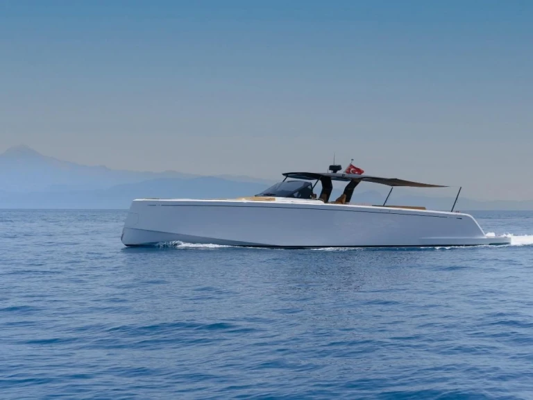 Hire Motorboat Custom Made with a boat licence