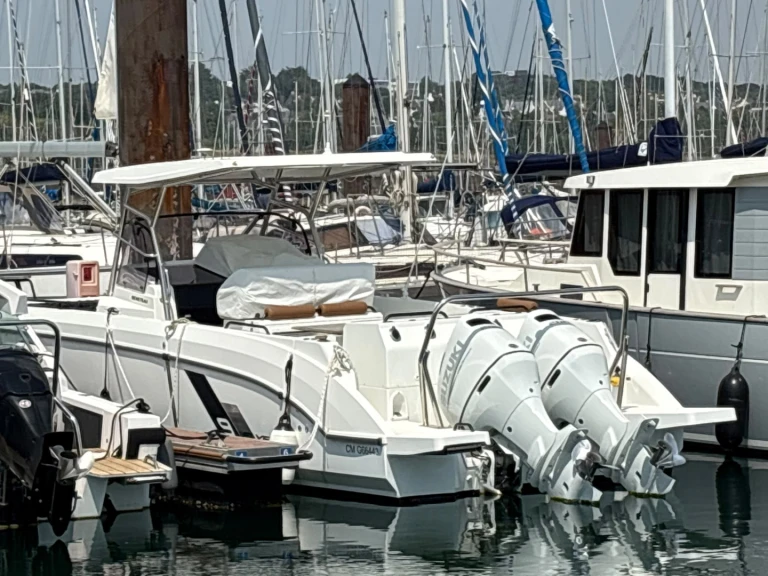 Hire a Bénéteau Flyer 9 SPACEdeck Brest