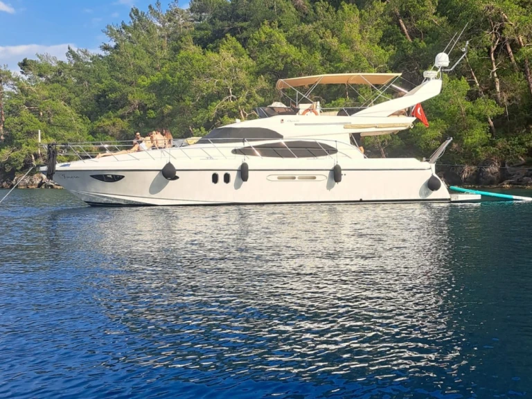 Motorboat to hire Göcek at the best price