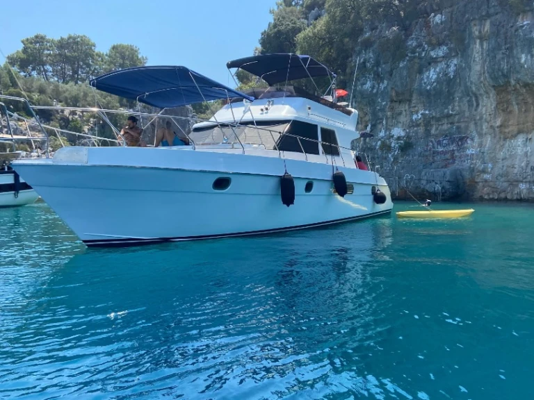 Motorboat to hire Göcek at the best price