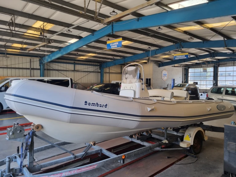 Hire RIB Bombard with a boat licence