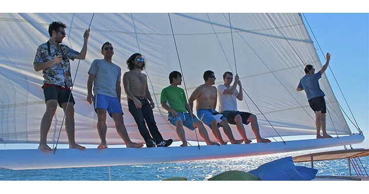 Catamaran to hire Cruz de Huanacaxtle at the best price