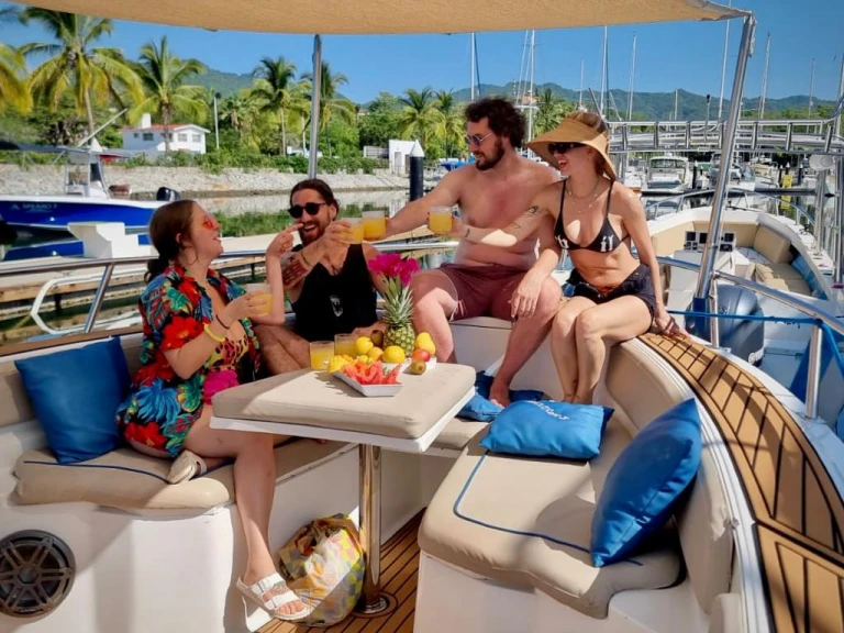 Charter a Custom Made custom in Cruz de Huanacaxtle on Samboat