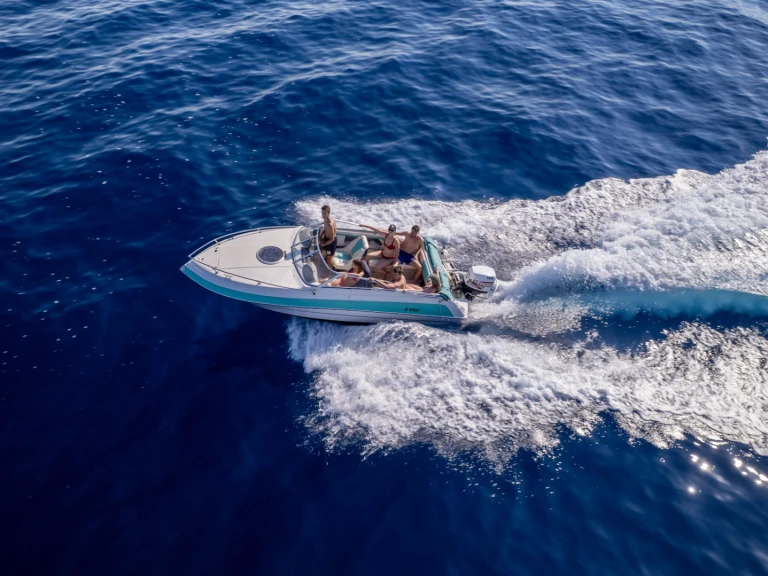 Motorboat hire in France - Four Winns Sundowner 195