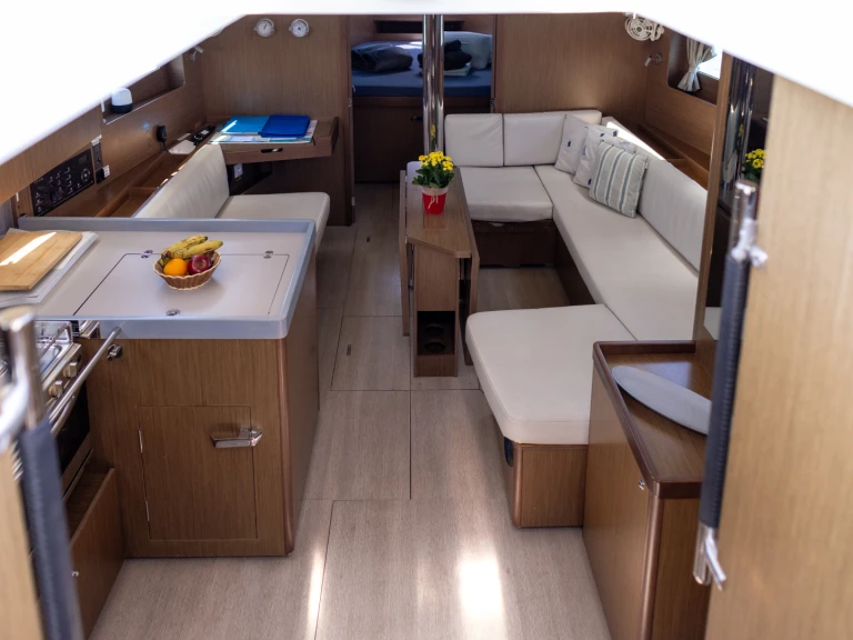 Bénéteau Oceanis 41.1 Performance charter bareboat or skippered in  Port de Pollença