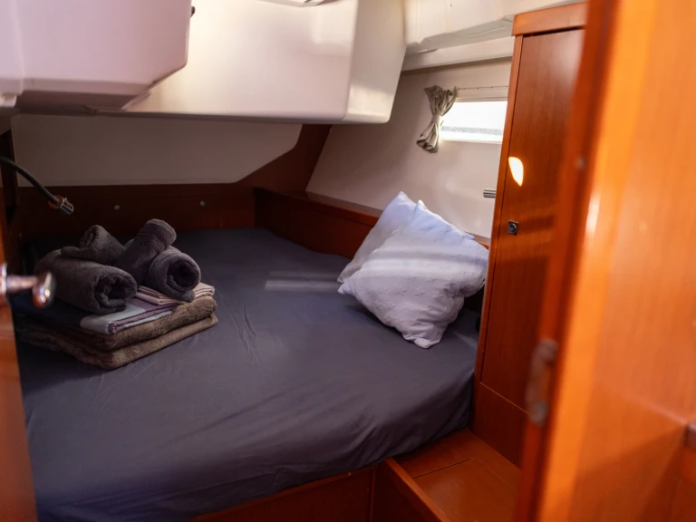 Hire a Bénéteau Oceanis 45 Port de Pollença