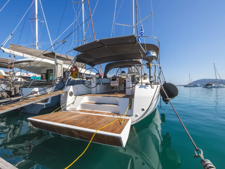Sailboat to hire Lygia at the best price