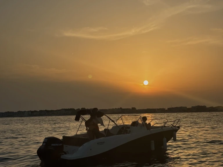 Quicksilver Activ 675 Sundeck charter bareboat or skippered in  Carnon-Plage