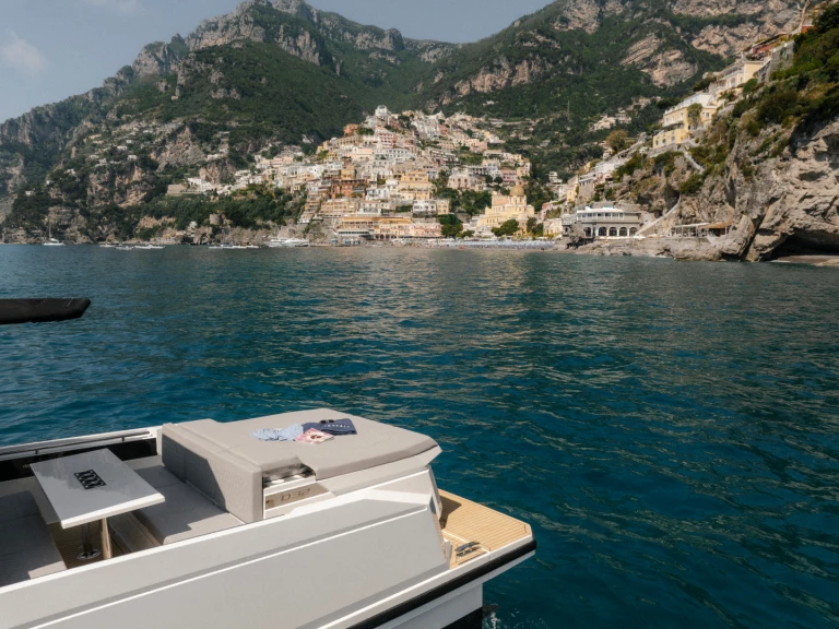 Yacht charter Sorrento - De Antonio De Antonio D32 Open on SamBoat