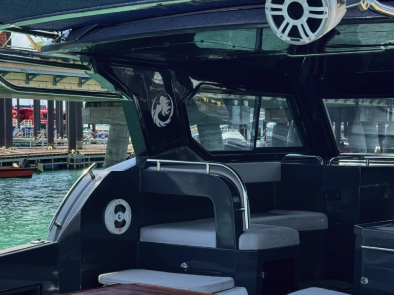 Motorboat to hire Ao Chalong at the best price