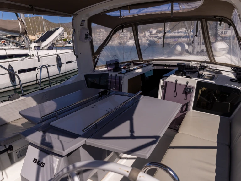 Hire Sailboat Bénéteau with a boat licence