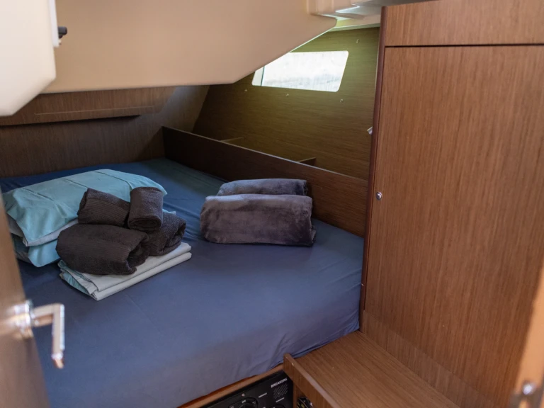 Hire a Bénéteau Oceanis 41.1 Performance Port de Pollença