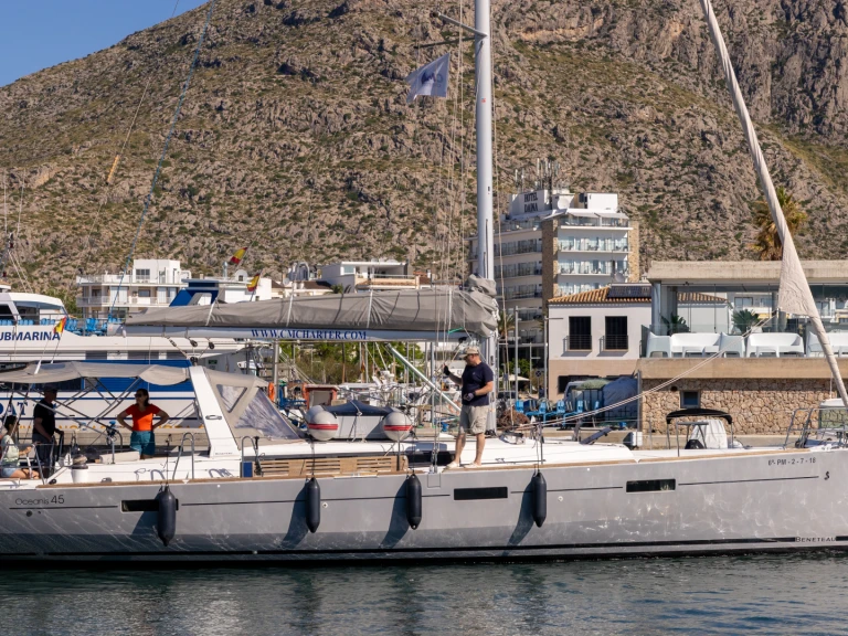 Yacht charter Port de Pollença - Bénéteau Oceanis 45 on SamBoat