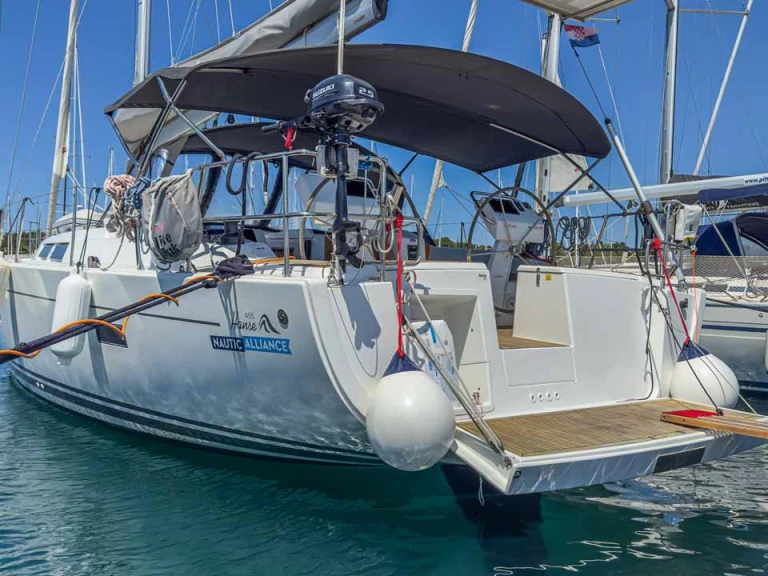 Yacht hire Pula cheap Hanse 455