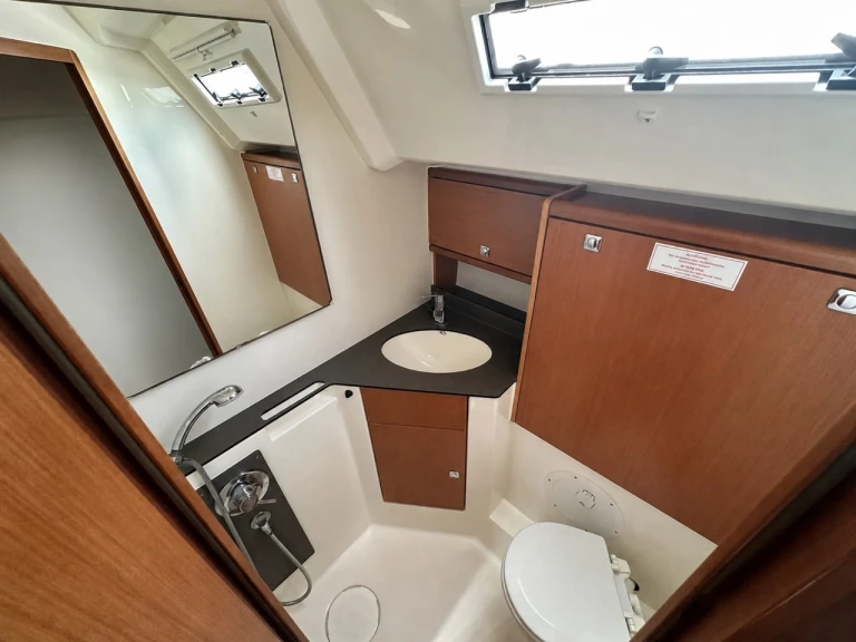 Hire Sailboat with or without skipper Bavaria Izola