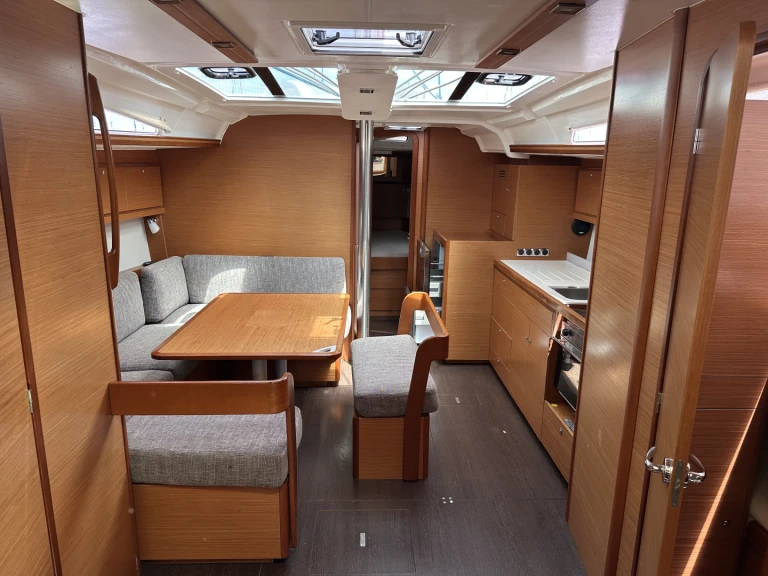 Sailboat to hire Izola at the best price
