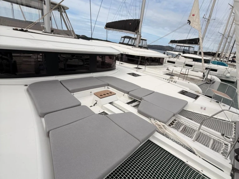 Hire a Lagoon Lagoon 46 Seget Donji