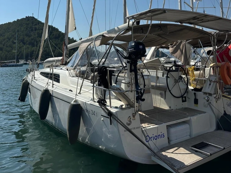 Charter a Bénéteau Oceanis 34.1 in Orhaniye on Samboat