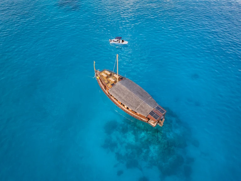 Hire Luxury Yacht  with a boat licence