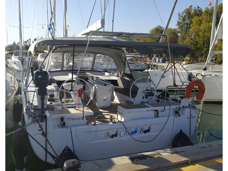 Charter a Bénéteau Oceanis 51.1 in Lávrio on Samboat