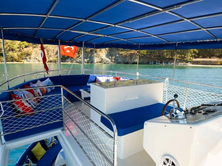 Motorboat to hire Göcek at the best price