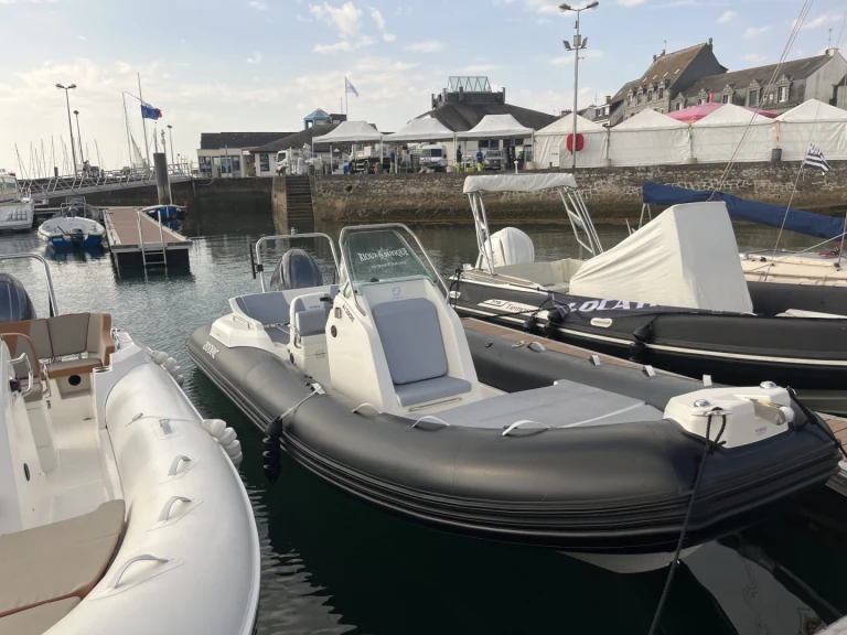 Yacht charter La Trinité-sur-Mer - Zodiac Medline 6.8 on SamBoat