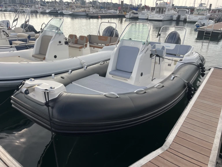 Yacht hire La Trinité-sur-Mer cheap Medline 6.8