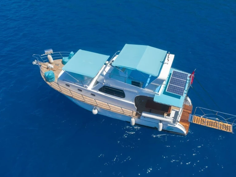 Motorboat to hire Göcek at the best price