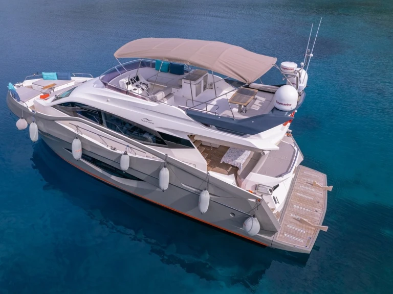 Hire Motorboat Custom Made with a boat licence