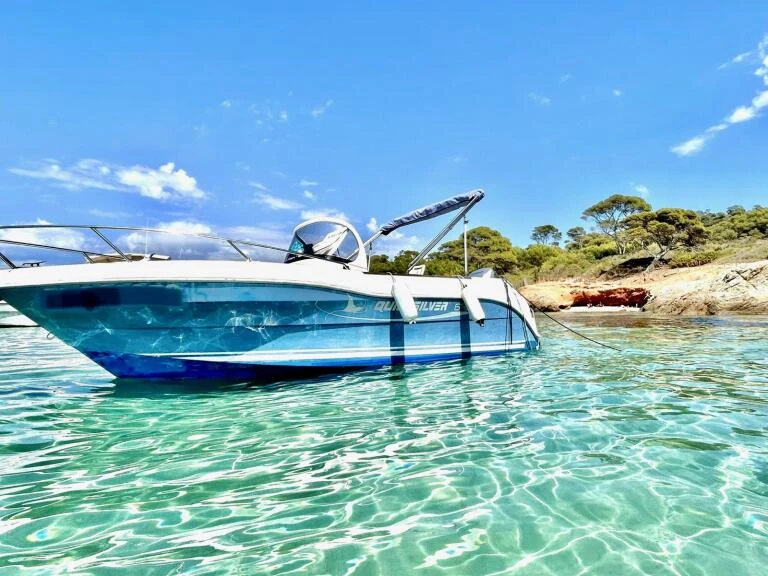 Yacht charter Les Salins d'Hyères - Quicksilver Quicksilver 635 Commander on SamBoat