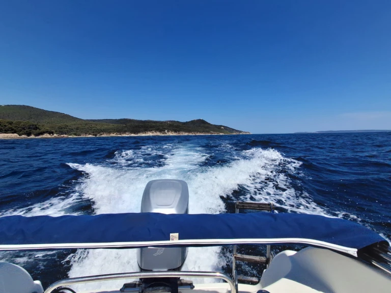 Hire a Quicksilver Quicksilver 635 Commander Les Salins d'Hyères