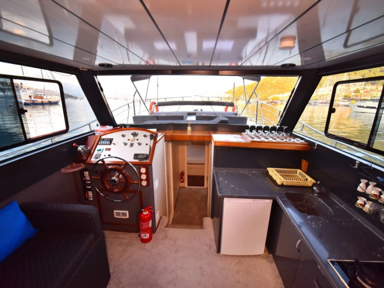 Motorboat to hire Göcek at the best price