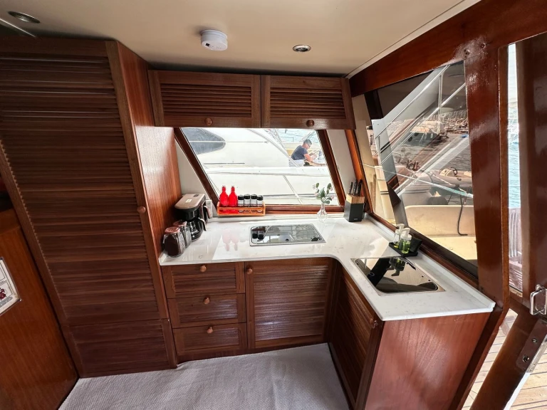 Motorboat to hire Göcek at the best price