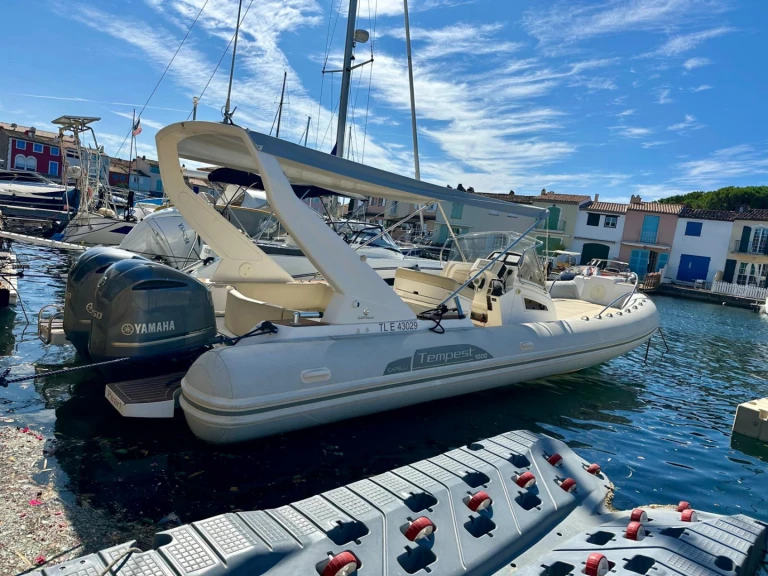 Hire RIB Capelli with a boat licence