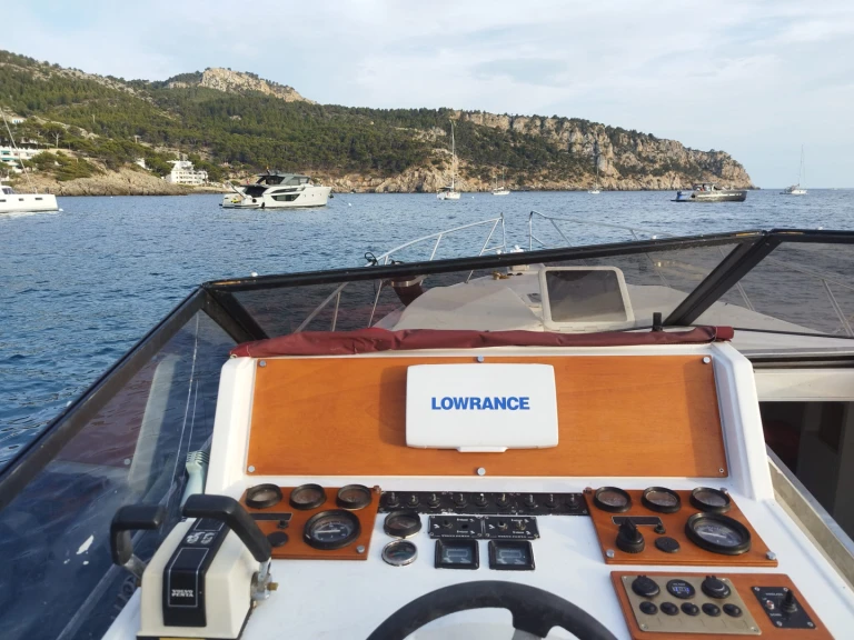 Charter a Guy Couach Guy Couach 1000 Sport in Port d'Andratx on Samboat